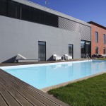 Jardim e piscina. Casa D L Cura, Genísio, Miranda do Douro, Portugal.